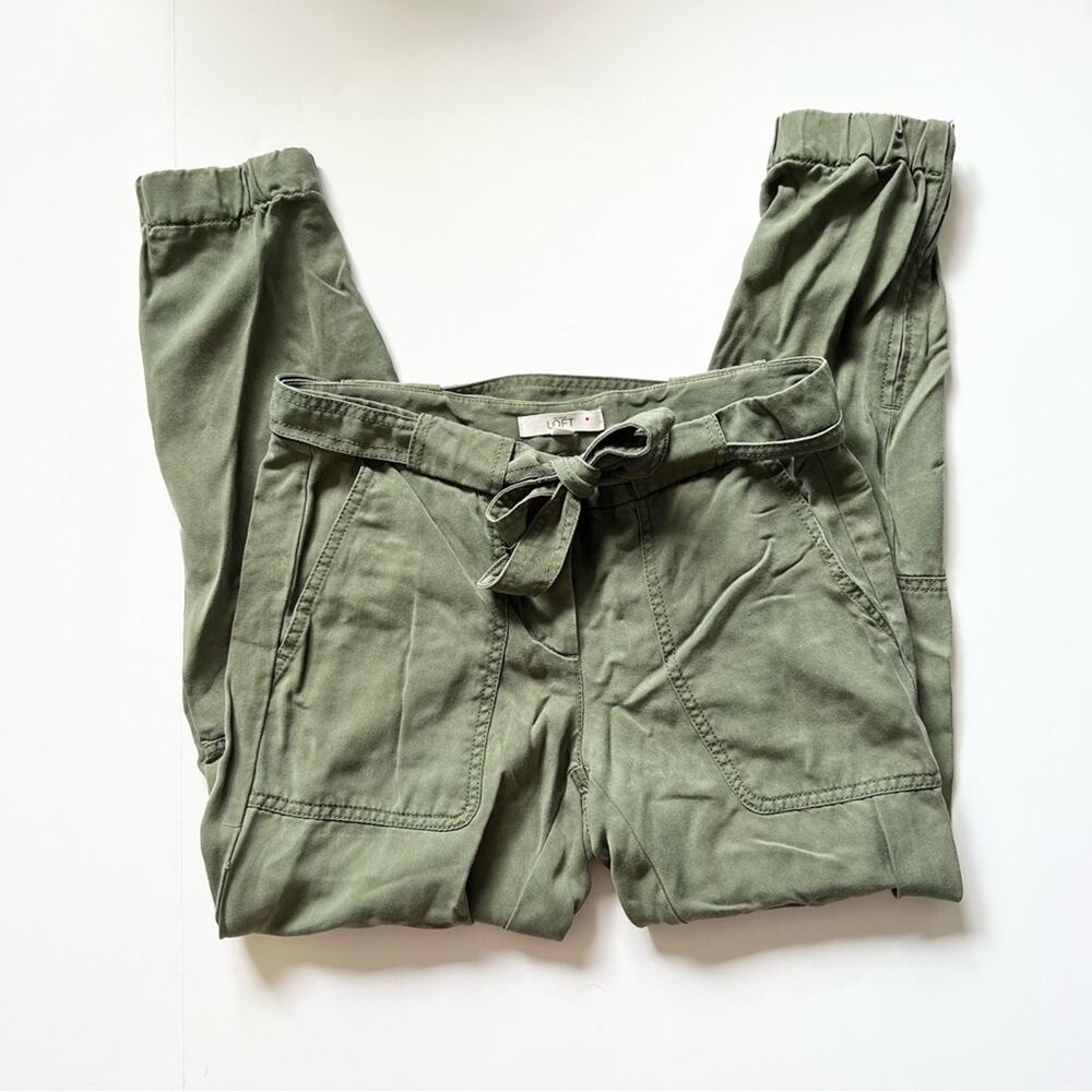 LOFT Cargo Pants Green Size 0 Low Rise Lightweight Zipper Ankle Pants With Belt